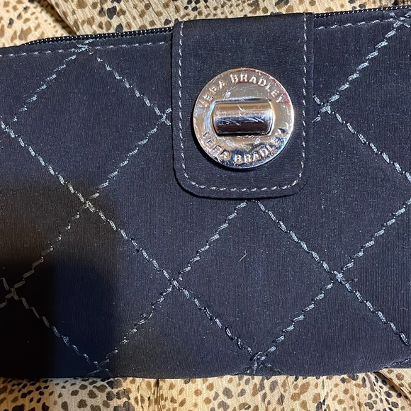 VERA BRADLEY BLk QUILTED WALLET SILVER HARDWARE TURNLOCK CLOSURE OUTSIDE POCKET - Picture 2 of 11